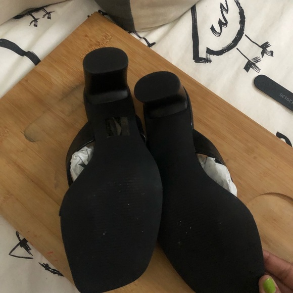 Black Toe thong heeled mules - Picture 2 of 2